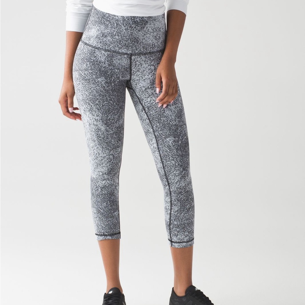 Lululemon Wunder Under Crop Hi-Rise Size 10 Spray Jacquard White Black Luon Yoga